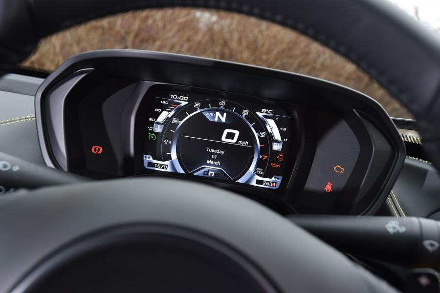 Панель приборов Alfa Romeo 4C Spider (960) 2015 года  (UK) (фото 4 из 23)